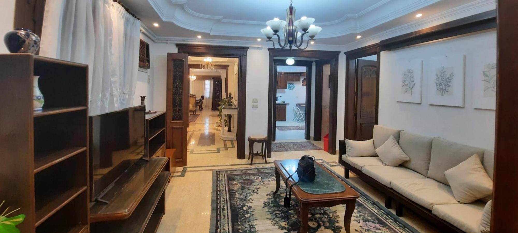 Luxurious Fully Furnished In Apartment *