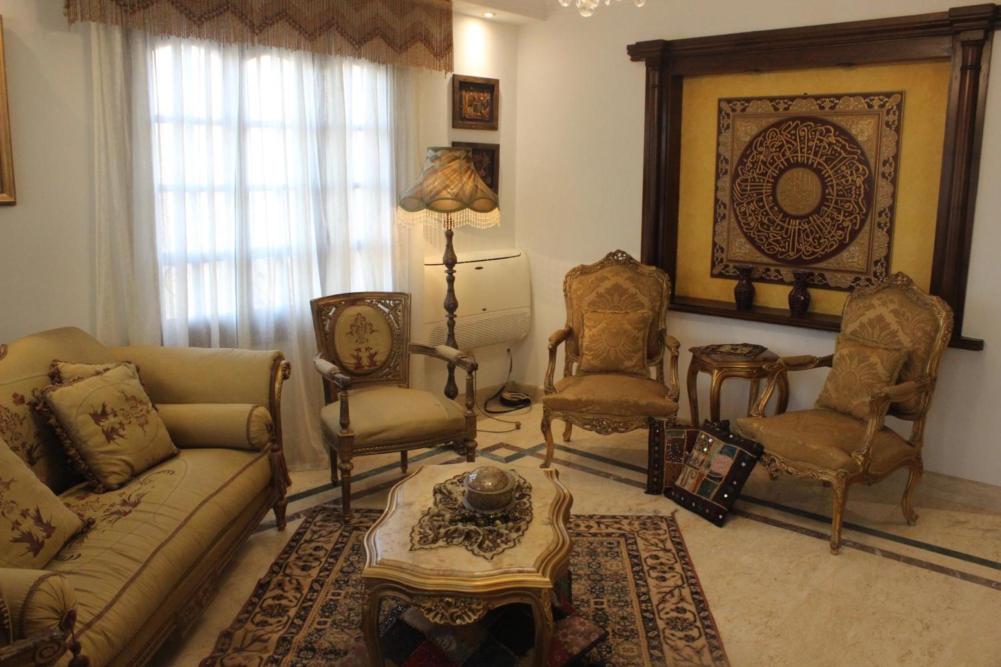 Luxurious Fully Furnished In Apartment