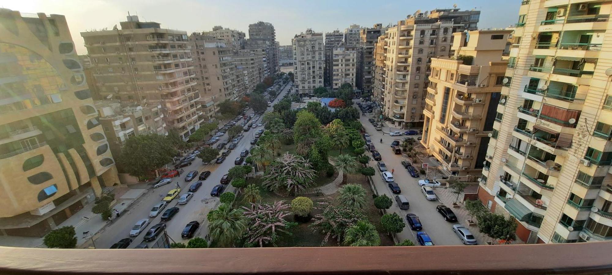 Luxurious Fully Furnished In Apartment *
